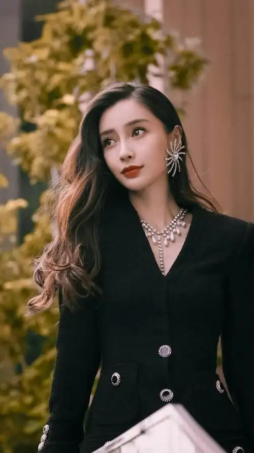 来百度app畅享高清图片杨颖的出身并不高贵,她的爷爷是德籍印度人,她