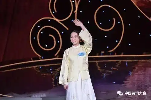 才女   有连续四次参加《中国诗词大会》的   北大博士生   有飞花令