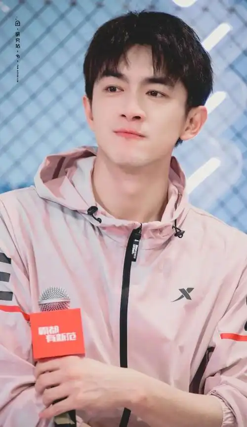 男明星心形刘海,王俊凯,王源,易烊千玺的发型都是爱你们的形状