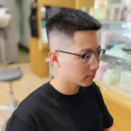 男生别迷恋"背头"发型了,今夏留这4款短发,时尚帅气不油腻