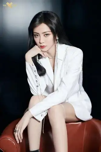 许佳琪 谢可寅今晚活动造型出炉,有被美到,期待今晚亮相!