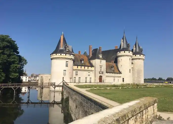 苏利城堡,是我们探访的第一座古堡.