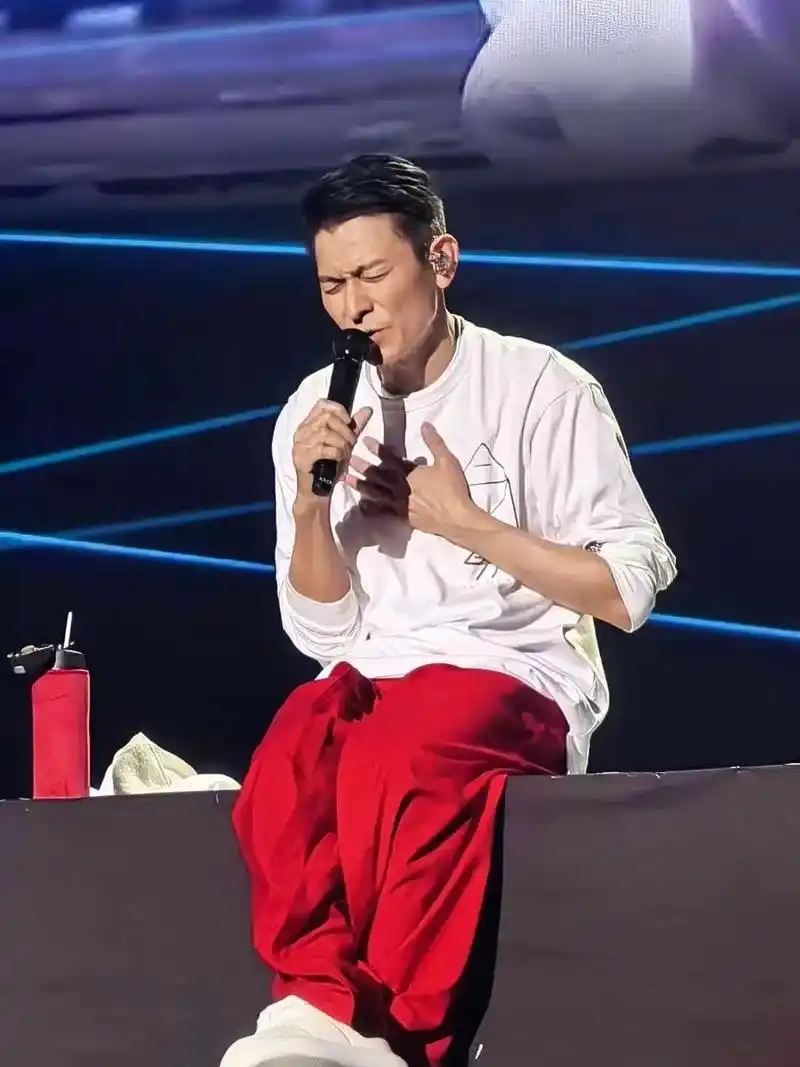 华仔喊你换头像啦高清版.#刘德华上海演唱会#刘德华#华迷 - 抖音