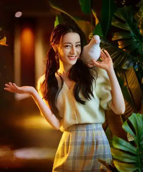 对于老东家嘉兴传媒而言,他们自然是希望能够继续实现和迪丽热巴续约