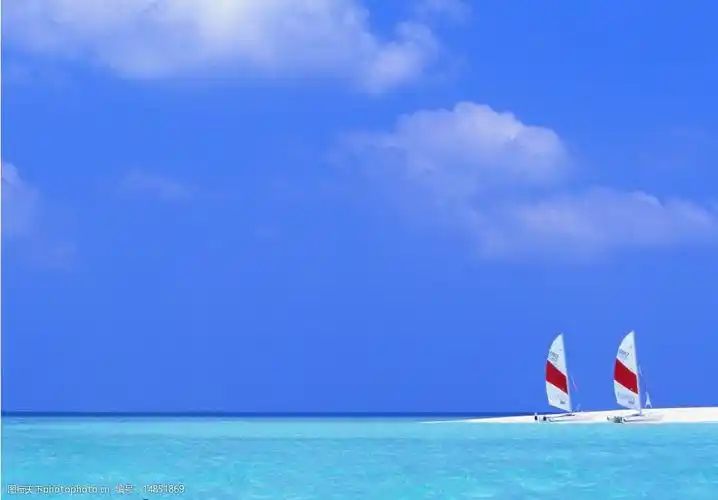 大海帆船图片