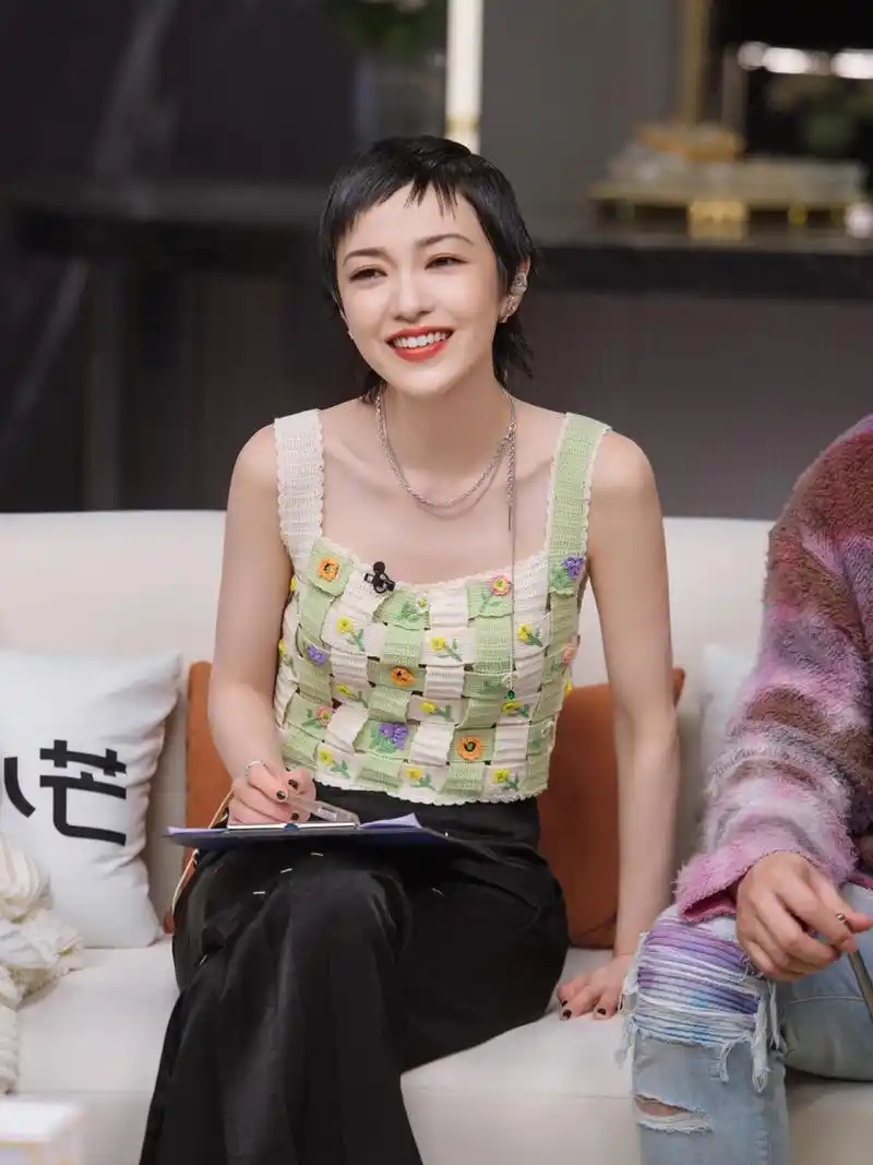 明星穿搭|郭采洁 in b.