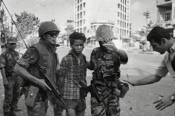 在过去的时候,我国执行死刑是朝死刑犯的心脏开枪,这样不至于太过血腥