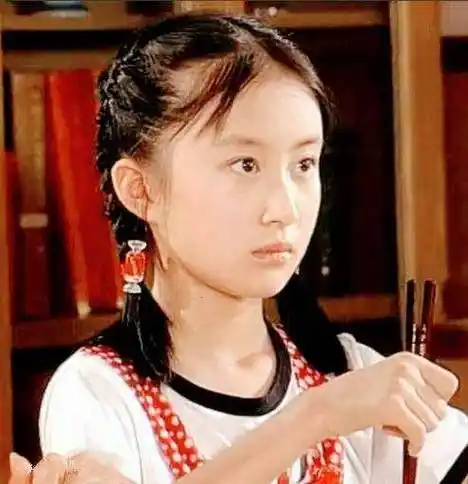 1:舒畅一:小时候漂亮,长大后依旧惊艳的童星