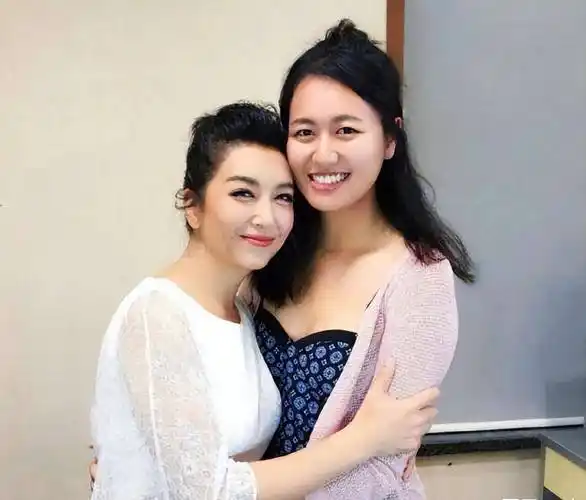 田小洁:让前妻过丧偶式婚姻,却把二婚江珊宠成宝,曾萍差哪儿了_工作