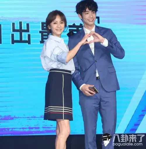 陈意涵(左)和刘以豪