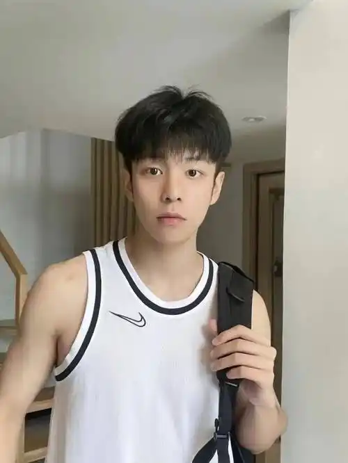 学姐都喜欢的9款小奶狗碎盖发型