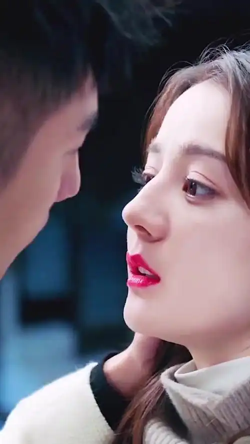 黄景瑜和迪丽热巴,八个机位的吻戏,结尾的烟花实在太美了_哔哩哔哩