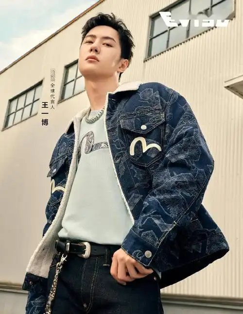 王一博evisu最新宣传照公开 街头玩家穿搭酷劲十足帅拉了