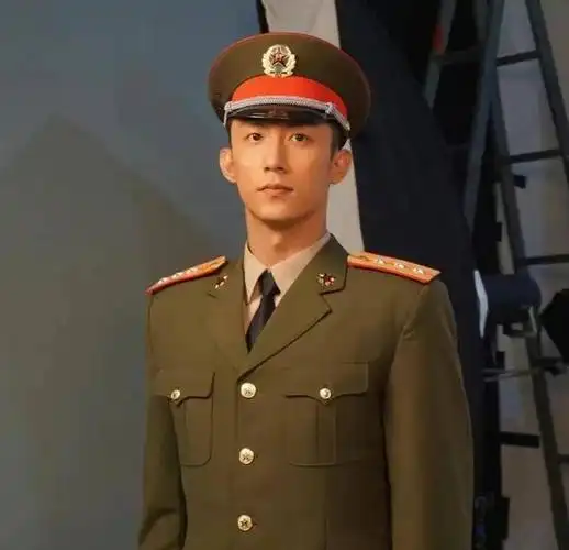 盘点男艺人身穿军装的样子哪位是你的梦中男军人