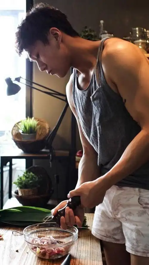 肌肉男与美食料理,高清图片,手机锁屏桌面-壁纸族