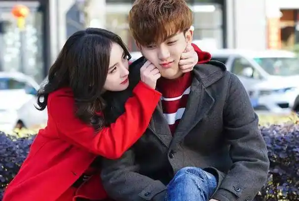 《谈判官》杨幂的八套衣服,图二最丑,图八迷倒黄子韬_红色_大衣_黑色