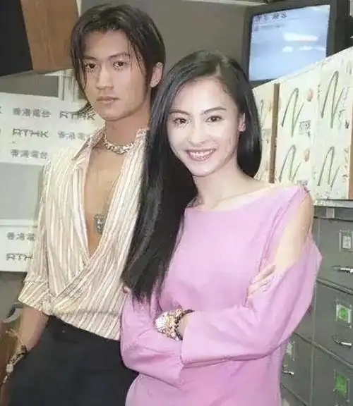 如今才明白谢霆锋对张柏芝的感觉事实证明是深爱