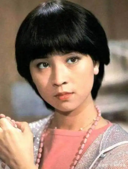 成龙再曝往事,坦言曾转移家产,称对妻子林凤娇太坏了