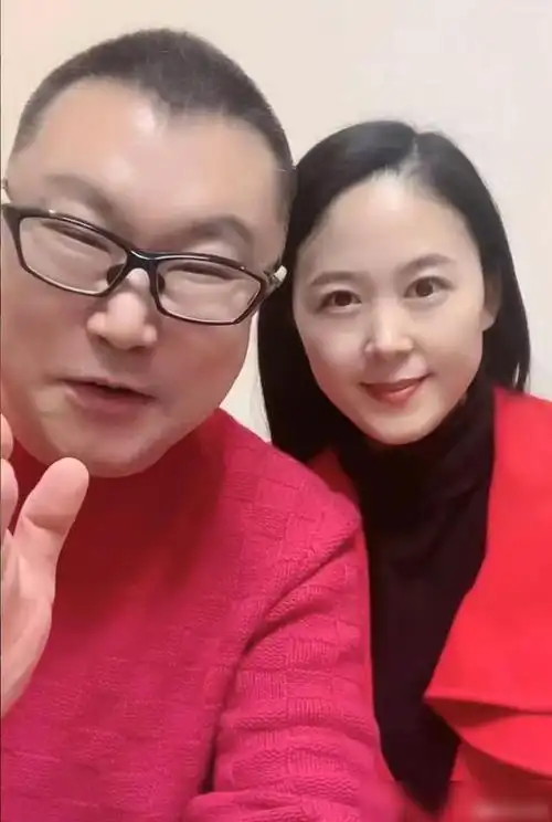 尹相杰婚后变身居家好男人主动为妻子做饭被赞暖男