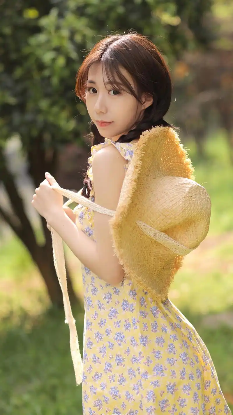 碎花裙美女夏日写真手机壁纸