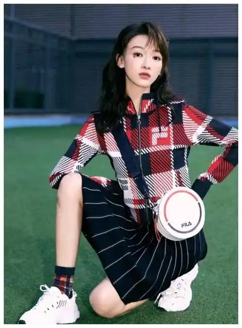 今天,编辑要给大家介绍的吴谨言的体重只有88斤. 非常纤细.