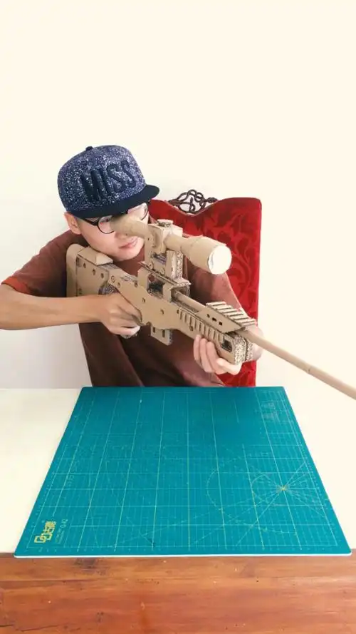 用纸板做的绝地求生awm模型(下集),超级逼真,太酷了!