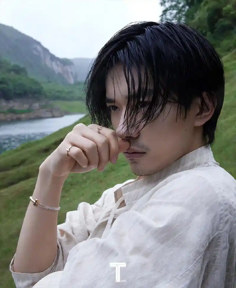 留胡子的玺子叔 谁看谁不迷糊啊🤤#易烊千玺 - 抖音