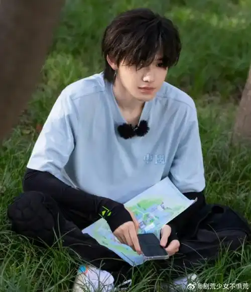 宋亚轩刘海遮住眼睛##宋亚轩颓废感