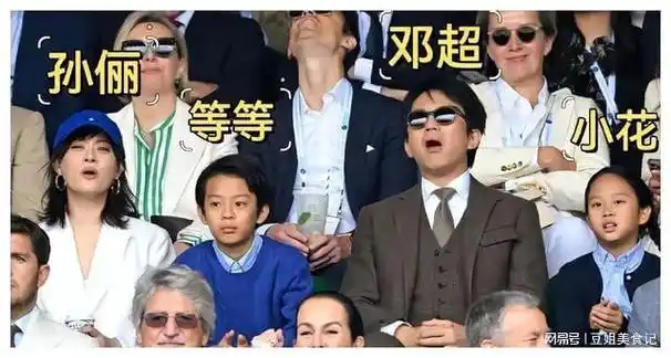 周杰伦昆凌现身温网决赛,一个终于抛弃了奶茶,一个钻戒耀眼迷人