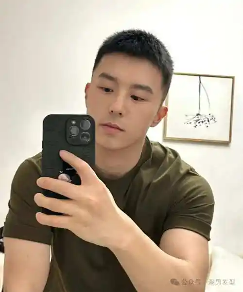 男生剪"短发"发型也时髦百搭,试试这3款,剪完帅气提升颜值!