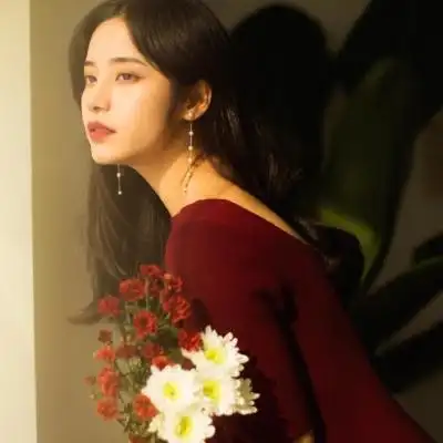 婵一:港风复古女头/是温顺的宠物_女生头像_我要个性网