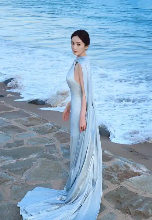 杨幂超话#杨幂#  杨幂正能量 杨幂漫画身材 杨幂刺杀小说家 杨幂作品