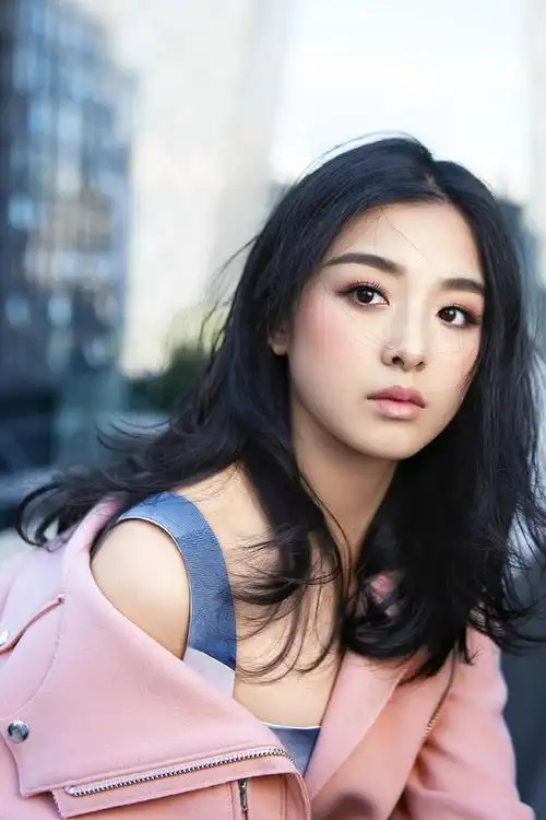 张含韵,1989年4月9日出生于四川省德阳市旌阳区,中国内地流行乐女歌手