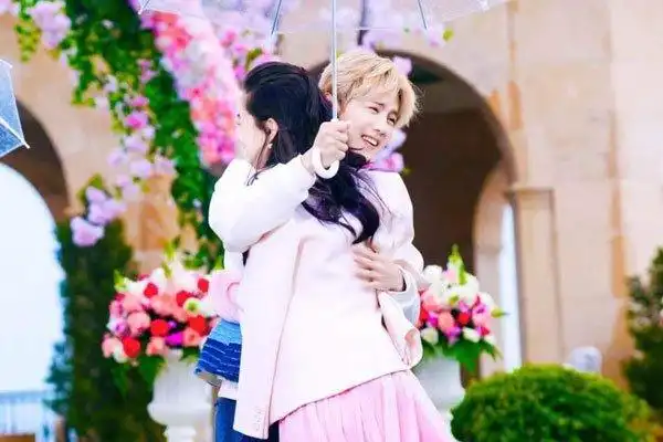 鹿晗和关晓彤激吻照怎么回事 王思聪说鹿晗私生活很混乱