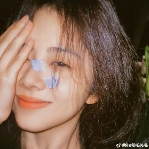 谭松韵发了12张大头像