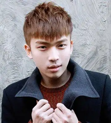 首页 男生发型 男生短发 初中男生锅盖头发型 男生小锅盖头发型(3)