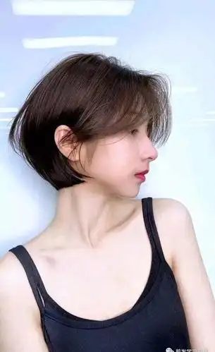 2021年流行免打理减龄短发