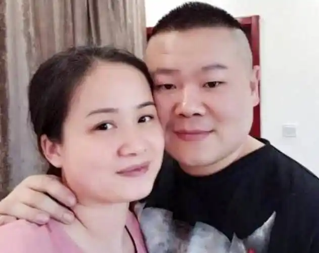 岳云鹏给5个姐姐买车买房把普通妻子当宝弟弟却在农村种地