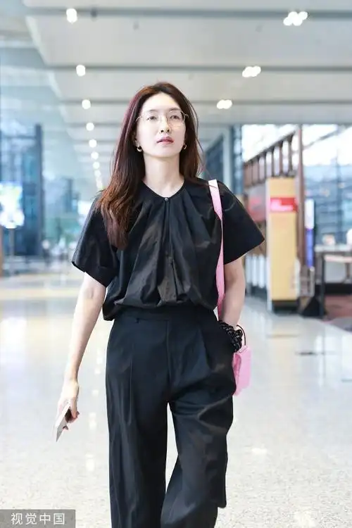 江疏影机场素颜##江疏影金丝眼镜