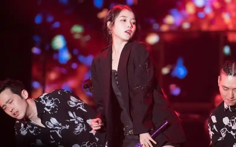 181208iu香港演唱会bbibbi现场版粉丝超大声应援