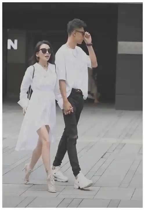 原创小姐姐身高矮男友20cm腿长却差不多只因懂得穿这款衬衫裙