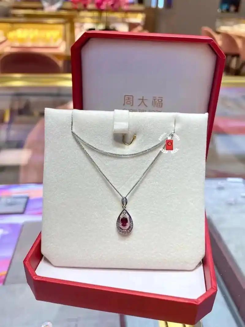 9890周大福78红宝钻石吊坠 母亲节礼物97推荐 水滴形简单
