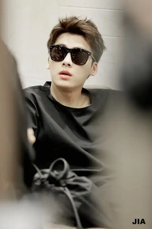 挑战每天按相册顺序发一张李易峰的照片