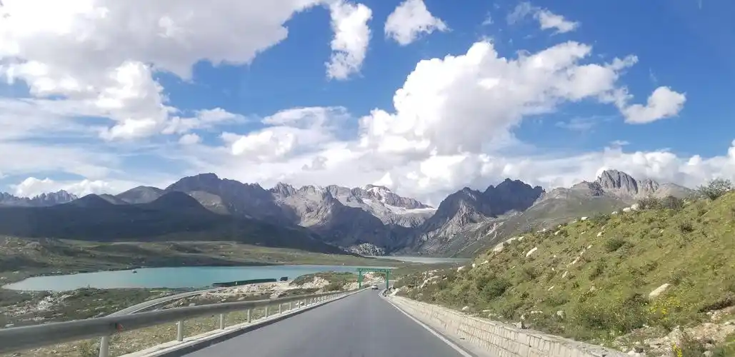 "最美国道","景观大道","司机的探险之路",景中有路,路中有景,一路上