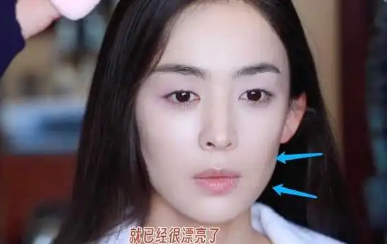 古力娜扎素颜照曝光!单眼皮明显,脸颊凹陷疑似发腮,鼻孔不对称