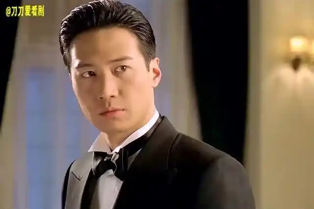 这是什么眼神,黎明这发型还不够帅?放到现在也不过时!