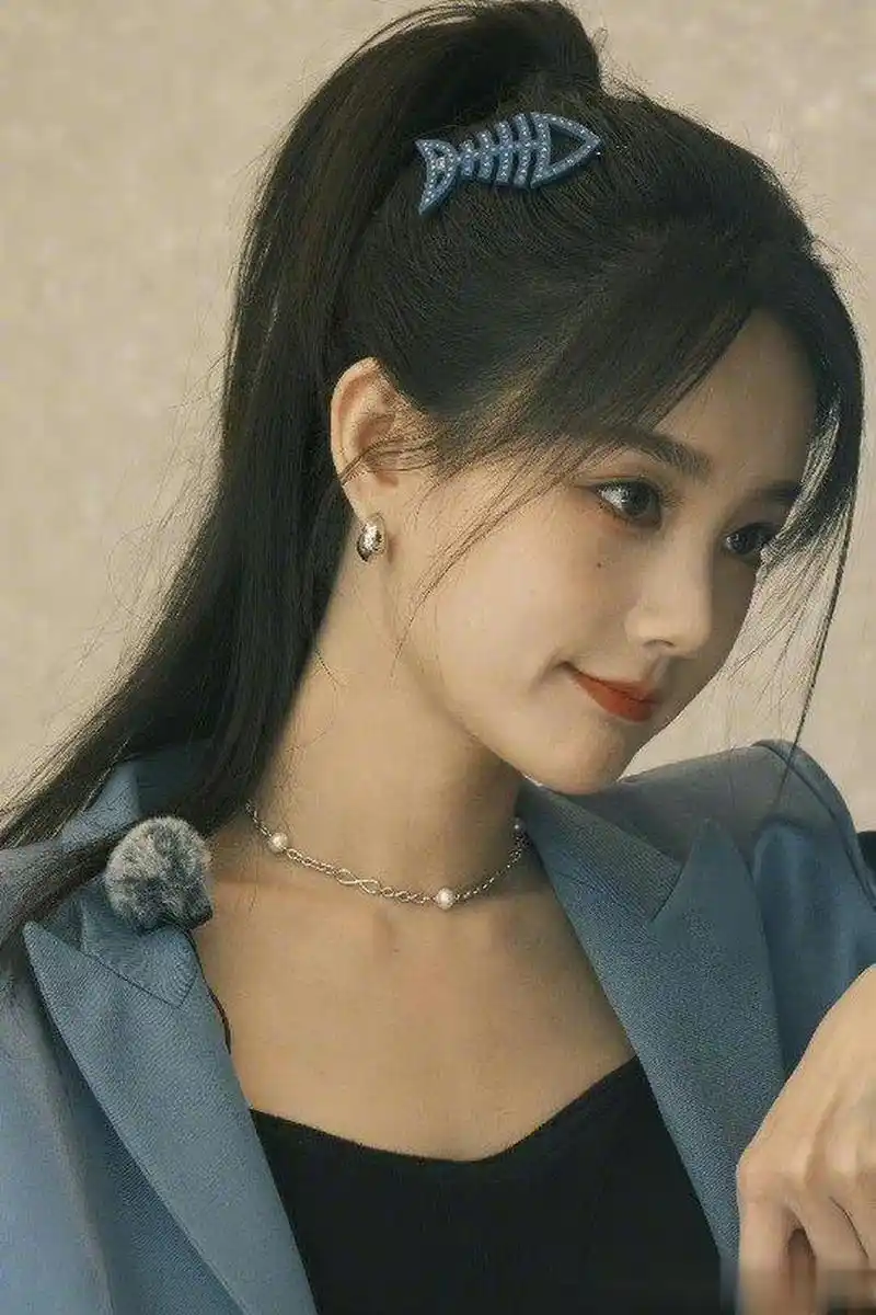 李一桐晒马甲线##李一桐的小鱼发夹#爱死啦