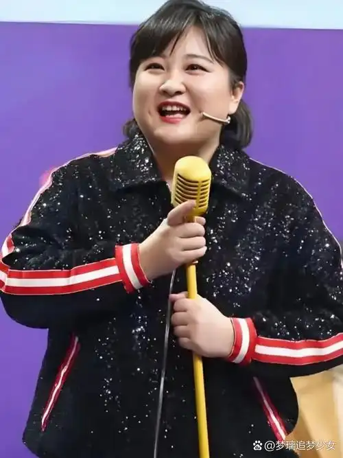 最近,贾玲在接受新华社采访时,坦诚分享了自己瘦身后的感受