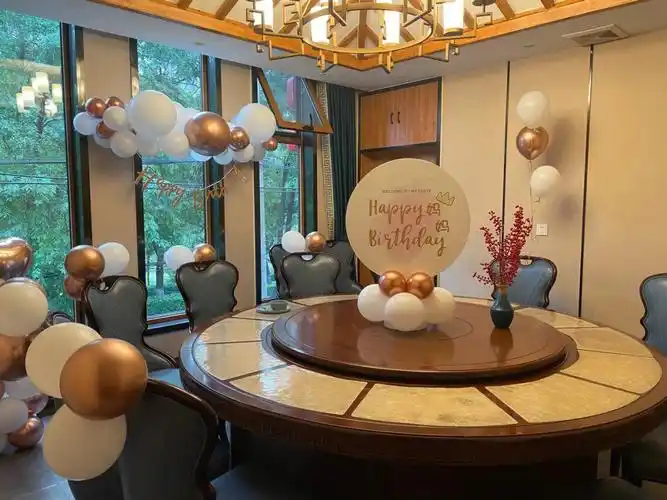 小包间生日布置