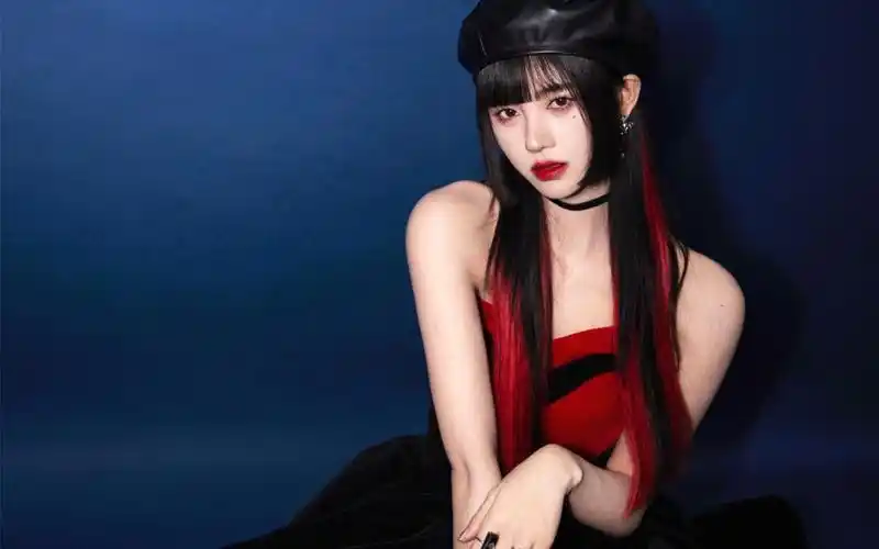 【鞠婧祎】昨日库存视频,后背杀,红发挑染又酷又飒!太绝了!